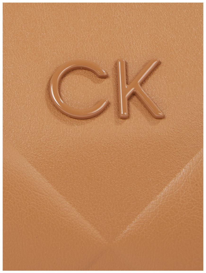 Calvin Klein Re-Lock Quilt Crossbody Pochette mit Kettenhenkel hellbraun
