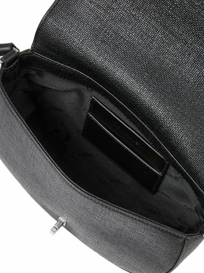 Calvin Klein Überschlagtasche HW Crossbody Saddle Bag Tex Black