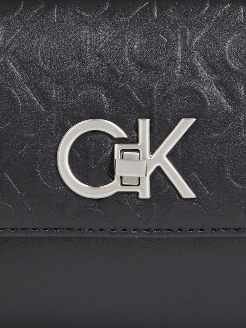 Crossbody Bag Calvin Klein Re-Lock Camera Bag schwarz geprägt
