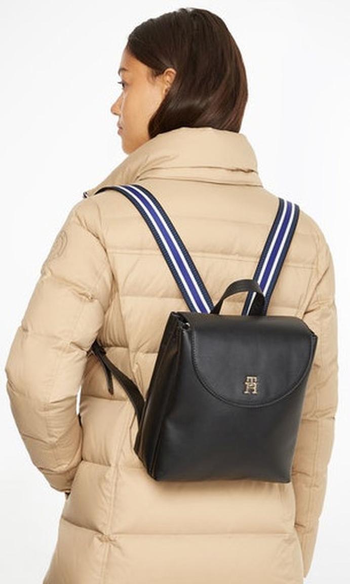 Damen Cityrucksack Tommy Hilfiger Life Backpack kubisch Black gestreifte Henkel