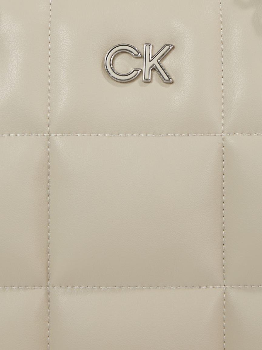 Damentasche im Steppdesign Calvin Cklein Re-Lock Quilt Tote Large Stoney Beige