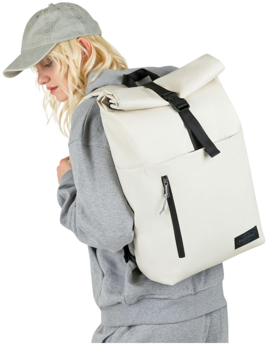 Eastpak Kurierrucksack Up Roll beschichtet Tarp Cloth warmes Beige