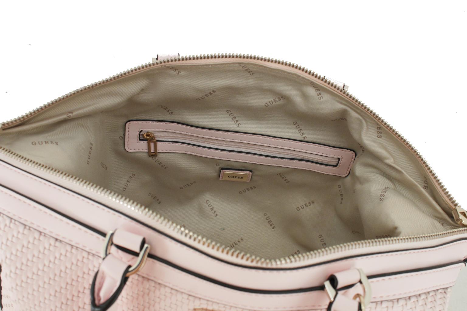 Guess Hassie Beuteltasche Powder Pink Pastellrosa glänzende Goldmetalle