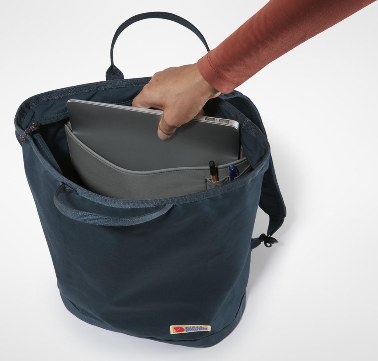 Rucksacktasche dunkelgrün Vardag Totepack Fjällräven Deep Forest