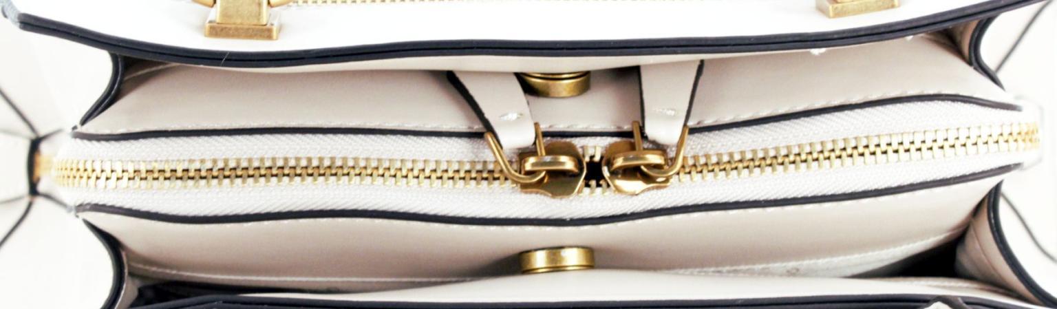 Schultertasche Guess Light Rum Stephi Puder abnehmbarer Anhänger