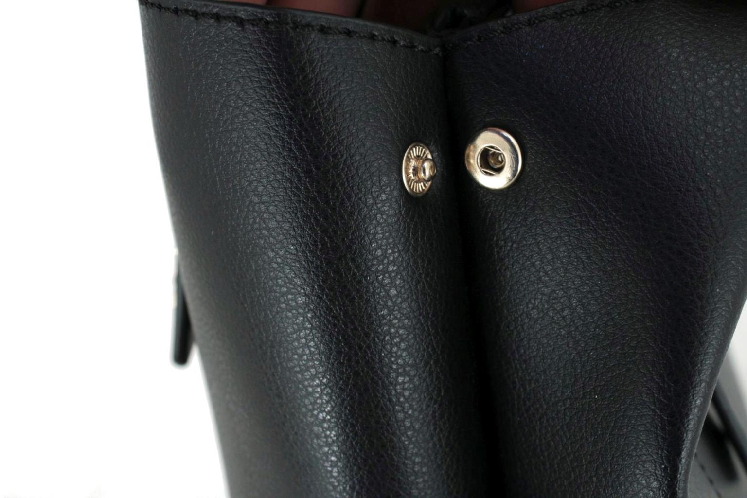 Shopper Guess Eco Mia Black Goldfarbener Metallcharme Nachhaltig