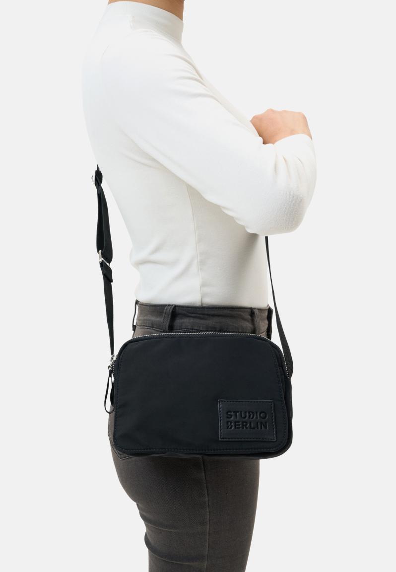 Studio Berlin Dahlem Essential Nylon Crossovertasche Schwarz