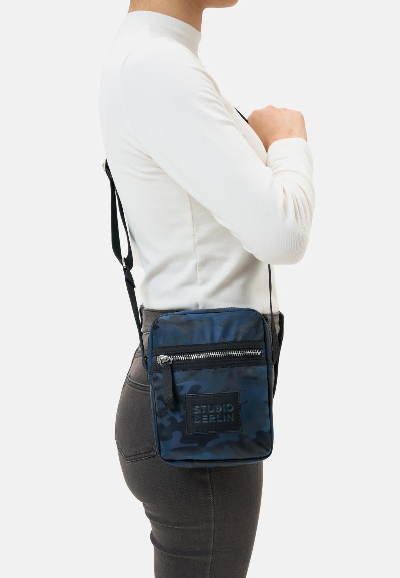 Studio Berlin Rosenthal Essential Nylon Crossovertasche Olive - Grün