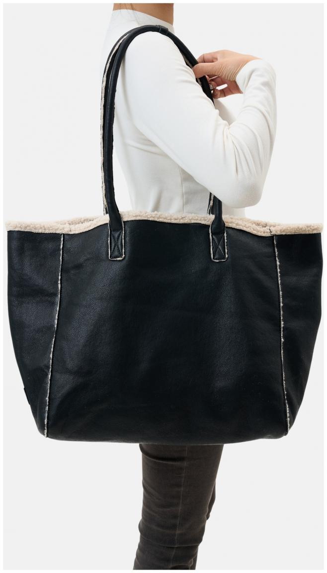Take All You Need Shopper FREDsBRUDER Shearlingoptik schwarz