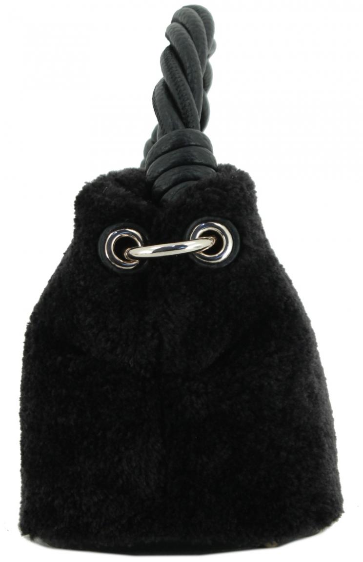flauschige Felltasche schwarz glänzend Guess Shaida Black