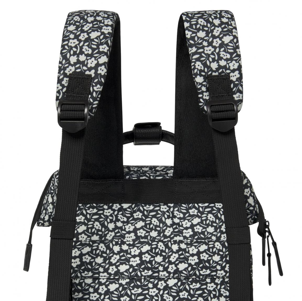 fröhlicher Tagesrucksack Adventurer Small Catane Black and White
