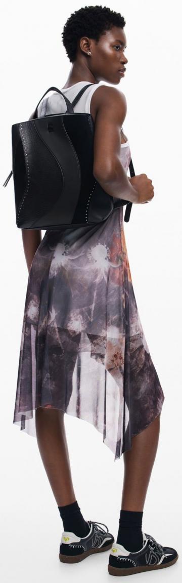 schwarzer Backpack Kahlo Desigual rockig Nieten Wave